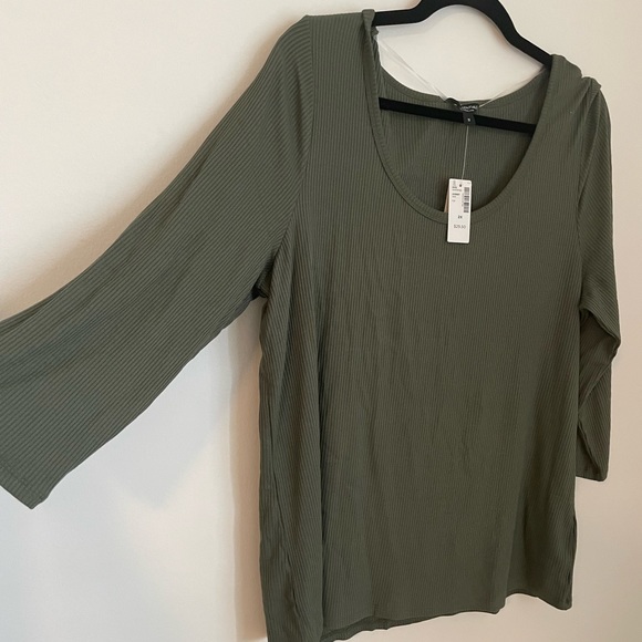 BNWT - R Essentials (Reitmans) 2x Scoop Neck Olive shirt - Picture 4 of 4